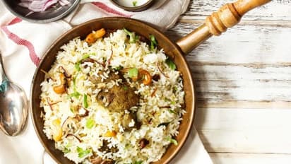 ರೈಲ್ವೆ ಪ್ರಯಾಣಿಕರಿಗೆ ಐಆರ್‌ಸಿಟಿಸಿ ಶಾಕ್, ಎಲ್ಲ ತಿಂಡಿಗಳ ದರ ಹೆಚ್ಚಳ, ಪಟ್ಟಿ ನೋಡಿ