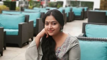 மிதமான மேக்அப்...கொழு கொழு உடல்வாகு... அணுஅணுவாய் ரசிக்க வைக்கும் கேரள நடிகை அனுசித்தாரா! லேட்டஸ்ட் கேலரி!