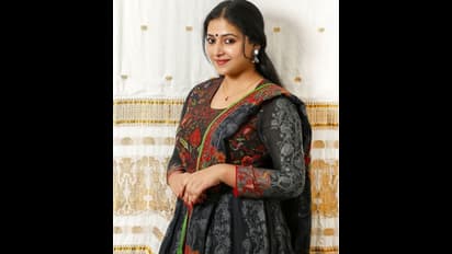 പരിവർത്തനം എങ്ങോട്ടെന്ന് ചോദ്യം; കിടിലം മറുപടിയുമായി അനു സിത്താര