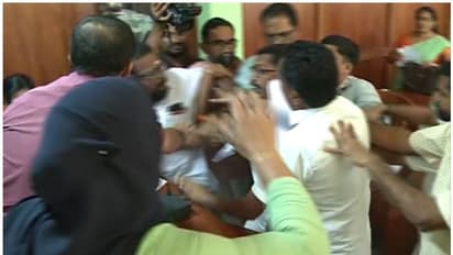 പൗരത്വ ഭേദഗതിക്കെതിരെ പ്രമേയം; താനൂര് നഗരസഭാ യോഗത്തില് ബിജെപി അംഗങ്ങളുടെ പ്രതിഷേധം