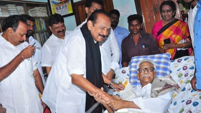கலைஞருக்கு, கண்ணுக்கு இமையாக, உடலுக்கு உயிராக திமுகவை பாதுகாத்த மாவீரர் பேராசிரியர்..! வைகோ இரங்கல்..!