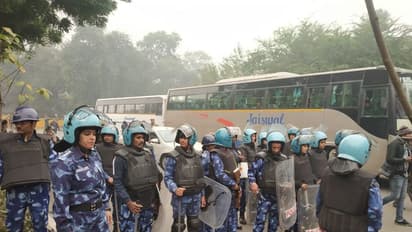 உள்துறை அவரசர ஆலோசனை..!!  போராட்டத்தை கட்டுப்படுத்த முடியாமல் திணறும் அரசுகள்..!!