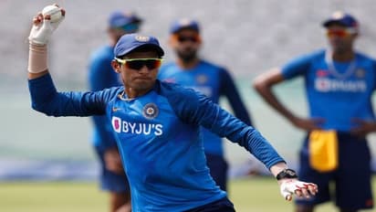 ఇండియాకు షాక్: గాయంతో దీపక్ చాపర్ ఔట్, సైనీ ఇన్