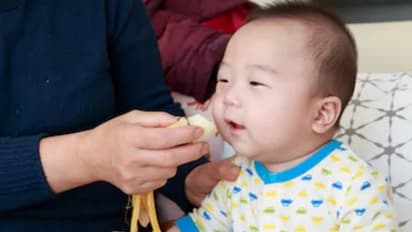 अनपढ़ मां ने दो महीने की बेटी को खिलाया दूध केला, सुबह बर्फ हो गया बच्ची का शरीर