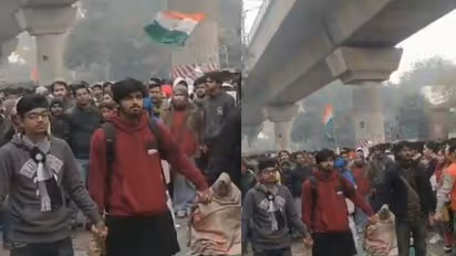 പ്രതിഷേധത്തിനിടെ നിസ്കരിക്കുന്ന മുസ്ലിംകള്ക്ക് സംരക്ഷണം തീര്ത്ത് ഹിന്ദുക്കളും സിഖുകാരും; വീഡിയോ വൈറല്