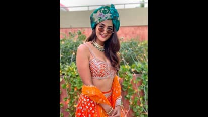 கவர்ச்சியால் ரசிகர்களை கட்டி இழுக்கும் பூஜா ஹெக்டே! தாறு மாறு ஹாட் புகைப்பட கேலரி!