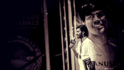 விருது விழாவில் பட்டாஸ் கிளப்பிய தனுஷ்! வேஷ்டி சட்டையில் வந்து அதகள படுத்திய புகைப்படங்கள்!