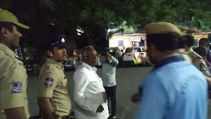 దత్తాత్రేయ కార్యక్రమంలో నిరసన: సీనియర్ జర్నలిస్ట్ పాశం యాదగిరి అరెస్ట్