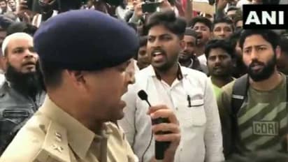 പൗരത്വ നിയമ ഭേ​ദ​ഗതി: പ്രതിഷേധിച്ചവരെ പിരിച്ചുവിടാൻ ഡിസിപി ചെയ്തത്; വീഡിയോ വൈറൽ