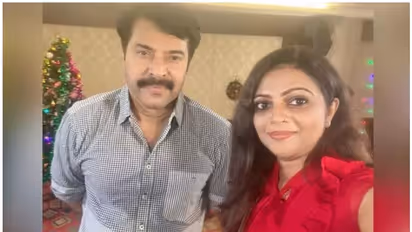 'കുറെ കാലത്തെ ആഗ്രഹമാണത്രേ... പിന്നെ ഞാനായിട്ട് എതിര് പറഞ്ഞില്ല' മമ്മൂട്ടിക്കൊപ്പമുള്ള സെല്ഫി പങ്കുവച്ച് അശ്വതി