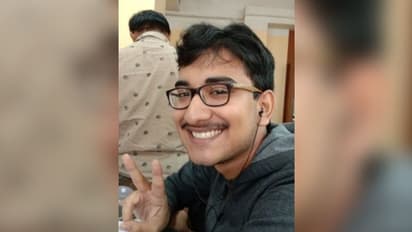 বাবা আমি ঝাঁপ দিচ্ছি, ভিডিওকলে জানিয়ে আত্মঘাতী যাদবপুরের মেধাবী ছাত্র