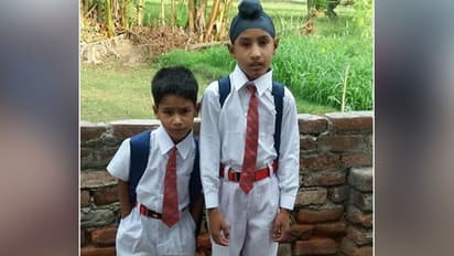 मां के संग स्कूटी पर स्कूल जा रहे थे दोनों भाई, तभी पापा ने रच दिया खतरनाक षड्यंत्र