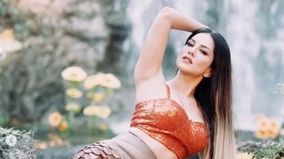 அடங்காமல் அட்டகாசம் செய்யும் சன்னி லியோன்! நீச்சல் குளத்தில் பிகினி உடையில் போட்ட கெட்ட ஆட்டம்!