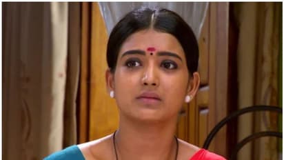 കസ്തൂരി ഊരാക്കുടുക്കിലേക്കോ ?; നീലക്കുയില് റിവ്യു