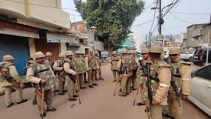 जुमे की नमाज के बाद फिरोजाबाद में हिंसा, पुलिस चौकी फूंकी, मेरठ और मुजफ्फरनगर में भी पथराव