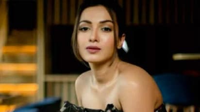 60 வயது நடிகருடன் ஆட்டம் போட 30 வயது கேத்ரின் தெரசா கேட்ட சம்பளம் எத்தனை கோடி தெரியுமா..? வயிற்றெரிச்சலில் நடிகைகள்..!