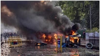 യുപിയില് സംഘര്ഷം വ്യാപിക്കുന്നു; ആറ് മരണം, ബസ്സുകള് കത്തിച്ചു, തെരുവുകള് യുദ്ധക്കളം