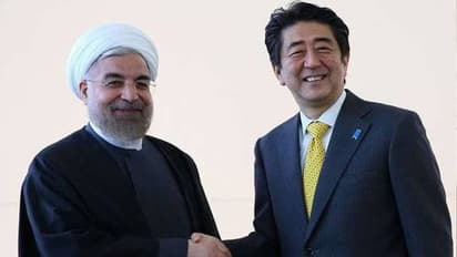 अमेरिका के साथ तनाव के बीच ईरान के रूहानी और जापान के प्रधानमंत्री शिंजो आबे ने मुलाकात की