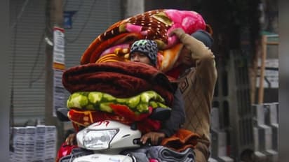 বর্ষ শেষে জানান দিল শীত, কলকাতার তাপমাত্রা এখনও স্বাভাবিকের নিচে