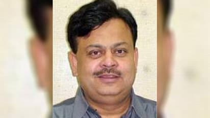 ഒരു മാസത്തെ അവധി നാലുദിവസത്തിന് ശേഷം റദ്ദാക്കി; ബിശ്വനാഥ് സിൻഹ ജോലിയിൽ പ്രവേശിച്ചു