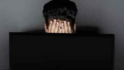 അധികനേരം പണിയെടുപ്പിച്ചു, തൊഴിലാളിക്ക് അഞ്ചുലക്ഷം രൂപ നഷ്ടപരിഹാരം കൊടുക്കാന് കമ്പനിയോട് കോടതി