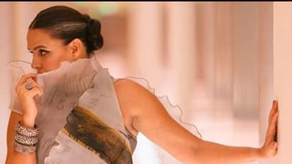 39 வயதில் கிளாஸி உடையில் ஹாட் போட்டோ ஷூட்! இளசுகள் நெஞ்சை குதூகலமாக்கும் நடிகை நேஹா!