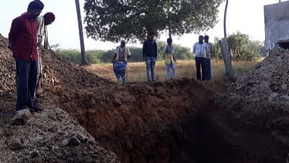 ನಿಧಿಗಾಗಿ 25 ಅಡಿ ಆಳದ ಹೊಂಡ ಅಗೆದ ಖತರ್ನಾಕ್ ಕಳ್ಳರು..!