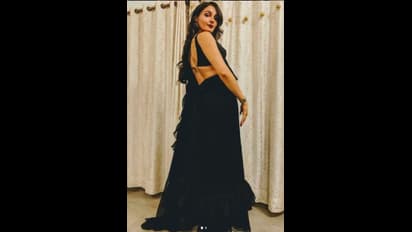 அப்போவே வேற லெவல் catwalk...! இருவர் மத்தியில் ஒய்யார நடை போட்ட இந்த முன்னணி நடிகை யார் தெரியுமா?