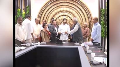 లంక పొలాల్లో పార్టీ చేసుకున్నారు: రావు కమిటీపై రాయపూడి వైసీపీ కార్యకర్తల వ్యాఖ్యలు