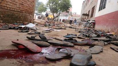 वाराणसी और भदोही में हिंसक प्रदर्शन, लाठीचार्ज के साथ दागे गए आंसू गैस के गोले