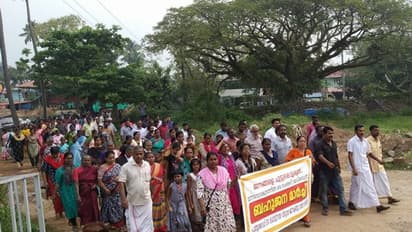 പുതുവൈപ്പ്: പ്രതിഷേധം ശക്തമാക്കി നാട്ടുകാര്‍,  200ലധികം പേരെ അറസ്റ്റ് ചെയ്ത് നീക്കി