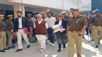 पूर्व केंद्रीय गृह राज्यमंत्री चिन्मयानंद कोर्ट में पेश, 6 जनवरी को होगी दुष्कर्म मामले में पेशी