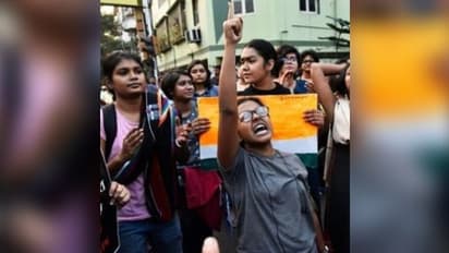 নাগরিকত্ব আইনের প্রতিবাদের পথে পড়ুয়ারা, শহরে উঠল আজাদির স্লোগান