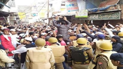 माहौल खराब करने वालों को पहचानकर बताओ और पांच हजार पाओ