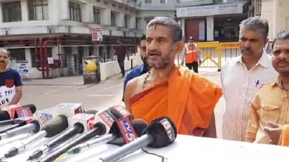 ಉಡುಪಿ: 'ಶ್ರೀಗಳಿಗೆ ವೆಂಟಿಲೇಟರ್‌ನಲ್ಲೇ ಉಸಿರಾಟ ಮುಂದುವರಿಕೆ'..!