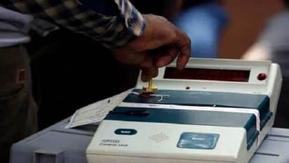 முந்தும் பாஜக … காங்கிரஸ் திடீர் பின்னடைவு !! ஜார்கண்ட்டில் ஆட்சி அமைக்கப் போவது யார் ? கடும் சிக்கல் !!