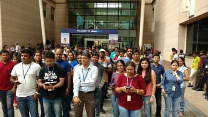 ప్రైవేట్ ఉద్యోగుల్లో కరోనా కలవరం...భవిష్యత్తుపై ఆందోళన...ఒత్తిడికి గురి కాకుండా క్లాస్​లు..