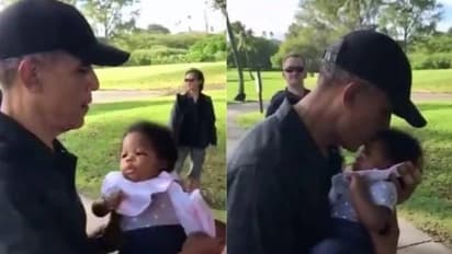 മൂന്ന് മാസം പ്രായമുള്ള കുഞ്ഞിനെ കൊഞ്ചിച്ച് ഒബാമ; 'അദ്ദേഹത്തെ മിസ് ചെയ്യുന്നുവെന്ന് ട്വിറ്റർ ഉപയോക്താക്കൾ', വൈറൽ