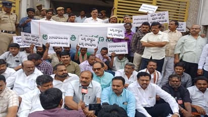 ఏపీ రాజధాని వివాదం: మంత్రి ఇంటిని ముట్టడించిన రైతులు.. అరెస్ట్!