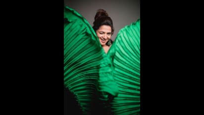 டிடி மீது இவ்வளவு வெறித்தனமான அன்பா? ரசிகை செய்த செயலால் செம்ம ஷாக்! வெளியான வீடியோ!