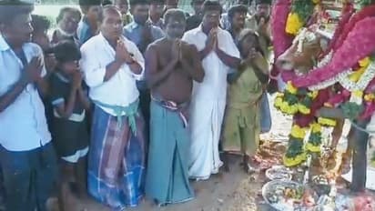 வெற்றிவாகை சூடிவந்த ஜல்லிக்கட்டு காளை உயிரிழப்பு..!!  கூடி வந்து அஞ்சலி செலுத்திய கிராமமக்கள்..!!