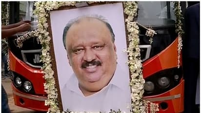 തോമസ് ചാണ്ടിയുടെ മൃതദേഹവുമായി വിലാപയാത്ര: വൈകീട്ട് കുട്ടനാട്ടിലെ വീട്ടിലെത്തിക്കും