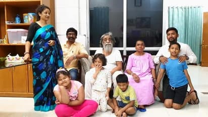 बच्चों के जूते पॉलिश से लेकर पत्नी के साथ रोमांटिक पोज तक, हेमंत सोरेन के घर की UNSEEN PHOTOS