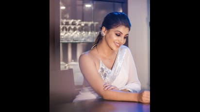 அட, இந்தப் பெண்ணிடம் இப்படியொரு அடக்க ஒடுக்கமா?... புடவையில் போட்டோ போட்ட யாஷிகா...!