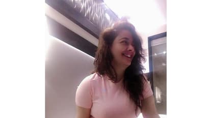 அட! இந்த வயதிலும் ஓவர் கிளாமரில் அதகளம் செய்யும் கிரண்... வச்ச கண்ணு வாங்காமல் ஏங்கவைக்கும் போட்டோஸ்..!