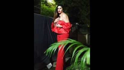 பார்த்தாலே பத்தி கொள்ளும் கவர்ச்சியில் தெறிக்கவிடும் மச்சான்ஸ் நமீதா! கல்யாணத்துக்கு பிறகும் அடங்காத அலும்பு!