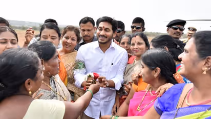 విశాఖ ఉత్సవ్ ను ప్రారంభించిన జగన్... నగరవాసులకు నిరాశ