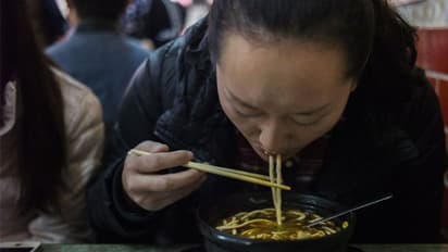 नूडल्स में ऐसी चीज मिला देता था कुक, खाने के लिए कत्ल तक कर सकते थे ग्राहक