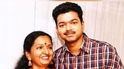 தனது முதல் சம்பளத்தில் நடிகர் விஜய், அம்மாவிற்காக வாங்கிய கிப்ட்... அதற்காக தளபதி கேட்ட கேள்வி இருக்கே...!