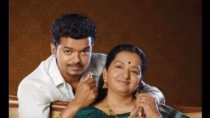 நடிகர் விஜய்யின் பிட்னஸ் சீக்ரெட்டை வெளியிட்ட தாய் ஷோபா... இத சாப்பிட்டு தான் தளபதி இவ்ளோ பிட்டா இருக்காரா...!